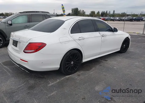 2017 Mercedes-Benz E 300 z USA, uszkodzony, nr VIN WDDZF4JB6HA042701